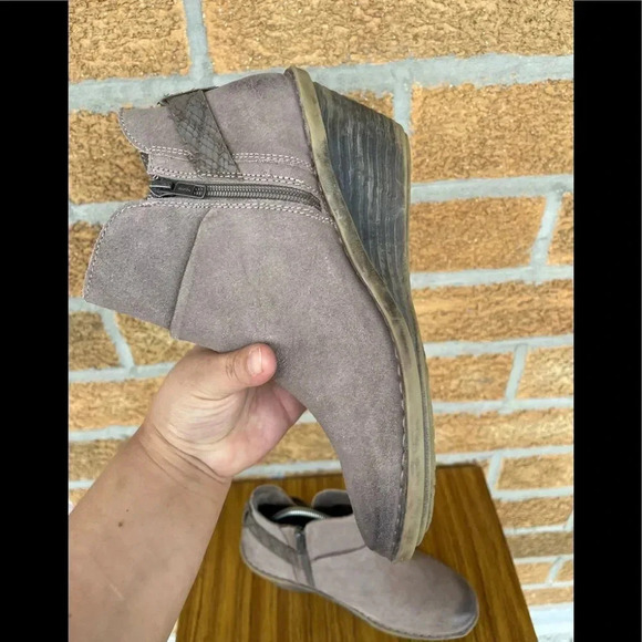 OTBT Women's Rocker Wedge Bootie Stone Leather size 9 - Picture 6 of 11